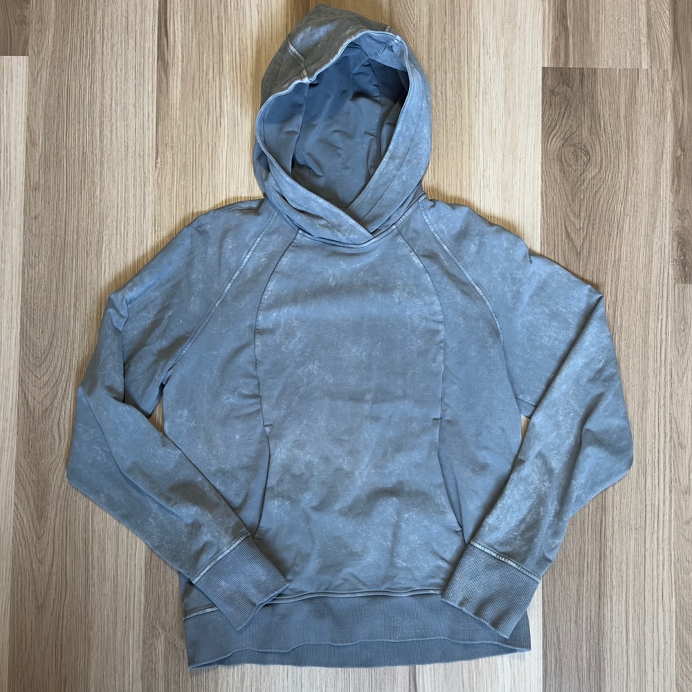 Gray lululemon athletica hoodie with front pocket and thumb holes